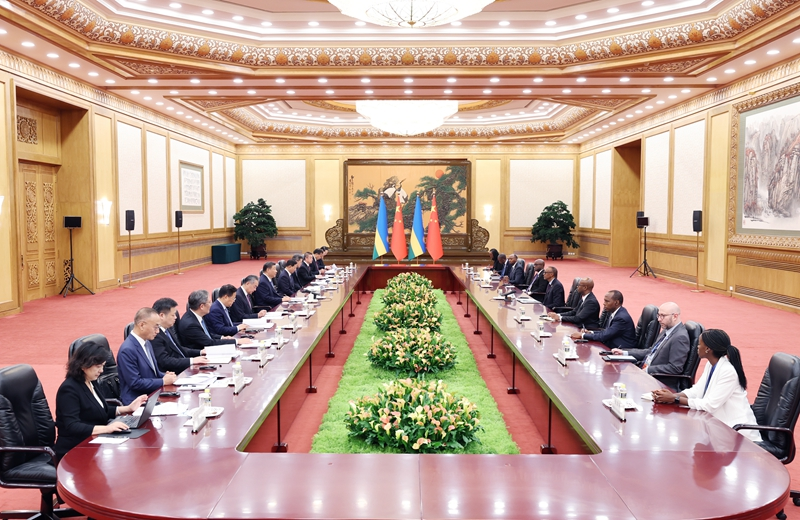 习近平会见卢旺达总统卡加梅